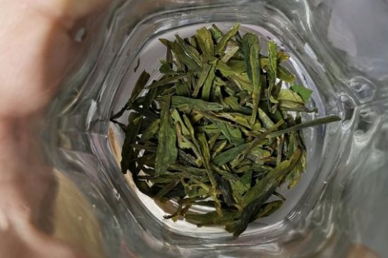 龍井茶放二年了能喝嗎，過期龍井茶的妙用！