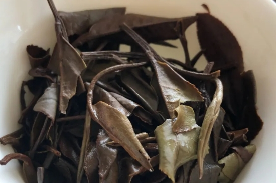 老白茶上火還是去火？夏季喝煮的老白茶會(huì)容易上火！