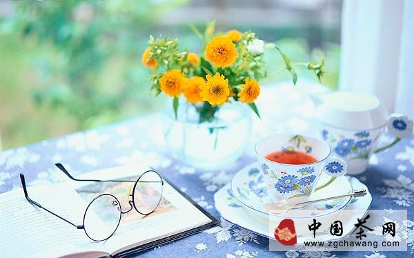 上午喝綠茶開胃醒神下午飲枸杞有利安眠